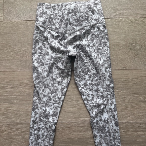 Athleta Salutation stash - Picture 3 of 4